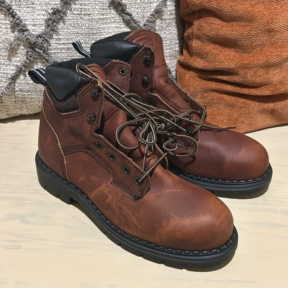 Redwing Womens Boots 2326 NEW NO BOX size 9.5 D